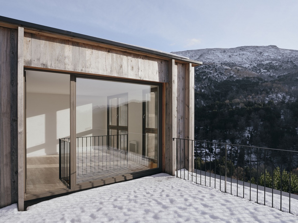 Corsican pine housing