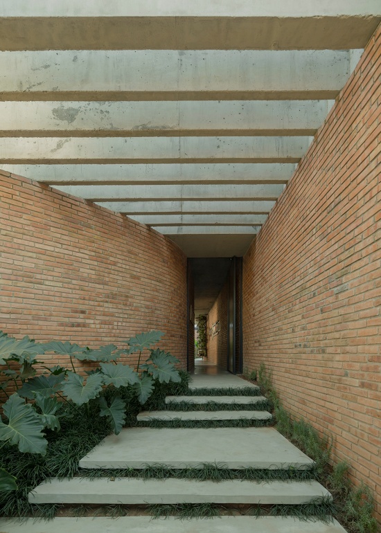 ME House by Equipo de Arquitectura