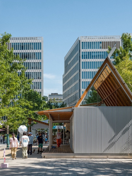 OoEli International Block Renewal Slow Flash Park Project by Kong Architects