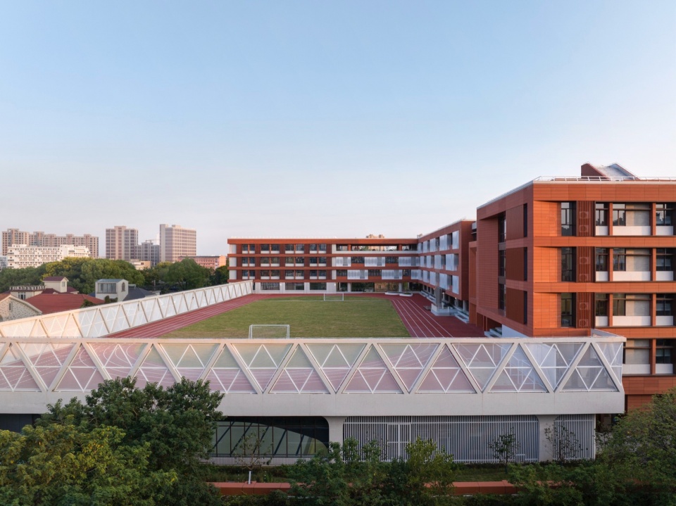 A Campus Lifted in Density Shanghai Xuhui Yuannan Middle School