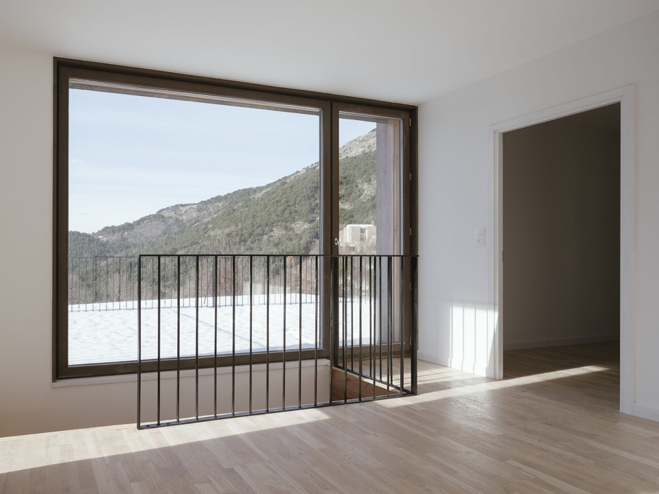 Corsican pine housing