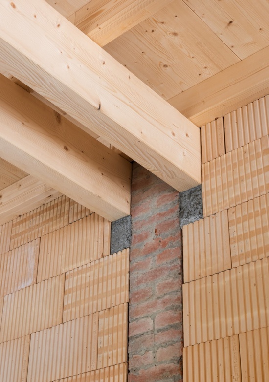 Inhabiting the Stable Bard Yersin Architectes