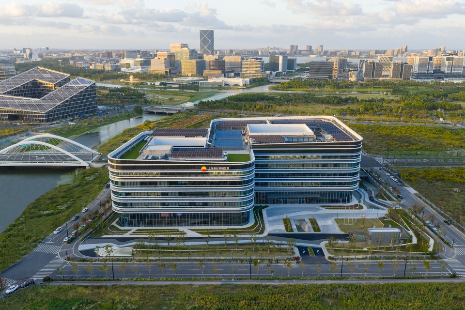 PetroChina Shanghai Advanced Materials Research Institute by PerkinsWill