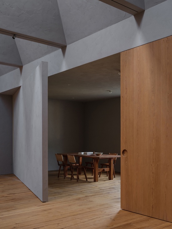 Yearly Plan House by HUI PAN ARCHITECTS