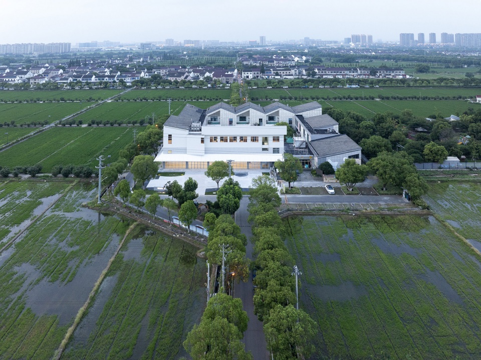 qingdeng village public gallery by atelier anonymou