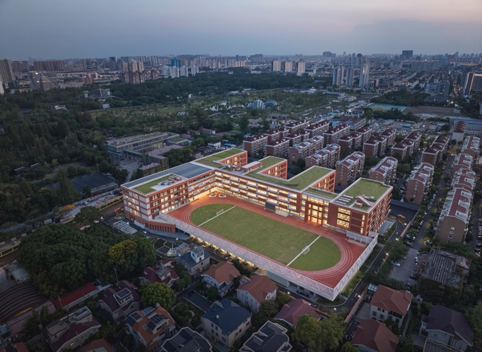 A Campus Lifted in Density Shanghai Xuhui Yuannan Middle School