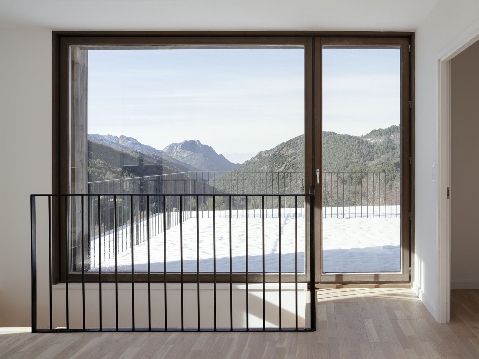 Corsican pine housing