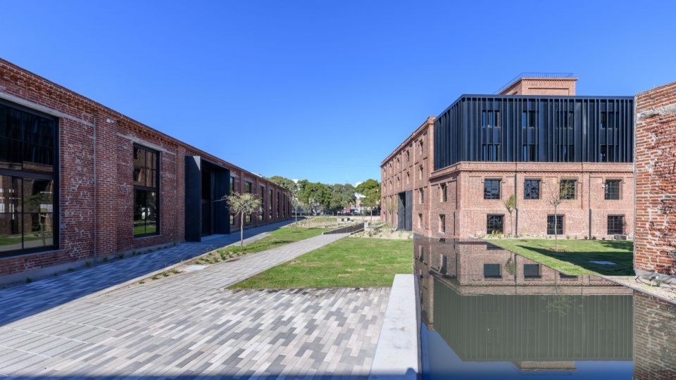 Anden Central by ESTUDIO MONTEVIDEO