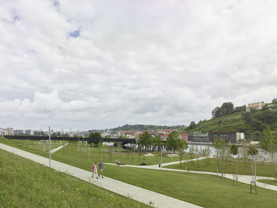 Parque Zamalanda de la ribera del Nervión by Burgos Garrido Arquitectos