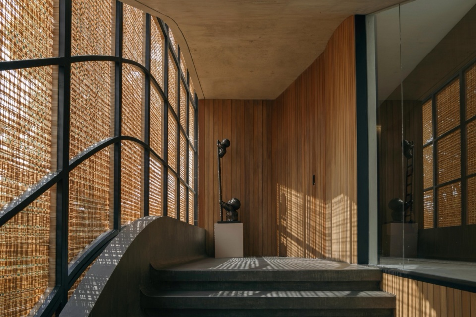 Split Mass Residence by K Thengono Design Studio