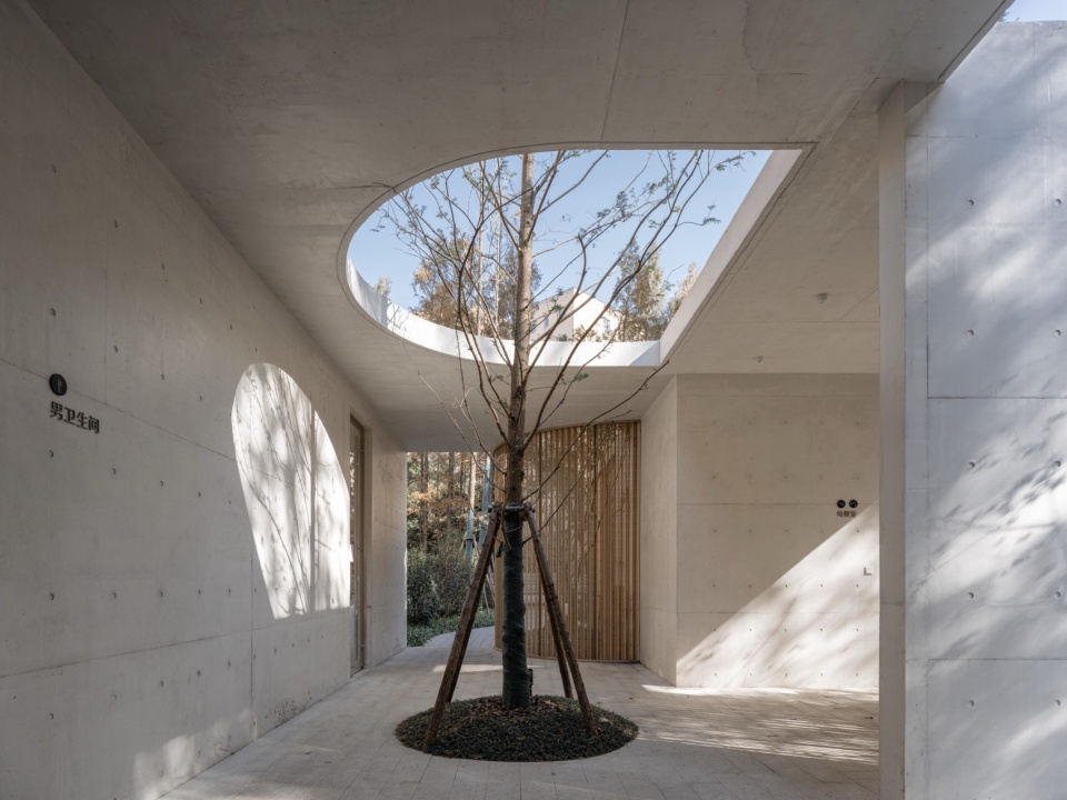 The Xuhui Toilet by VIASCAPE design