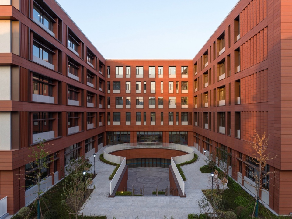 A Campus Lifted in Density Shanghai Xuhui Yuannan Middle School