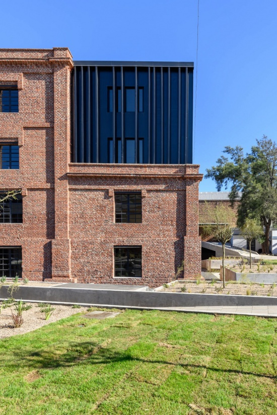 Anden Central by ESTUDIO MONTEVIDEO