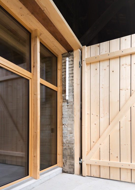 Inhabiting the Stable Bard Yersin Architectes