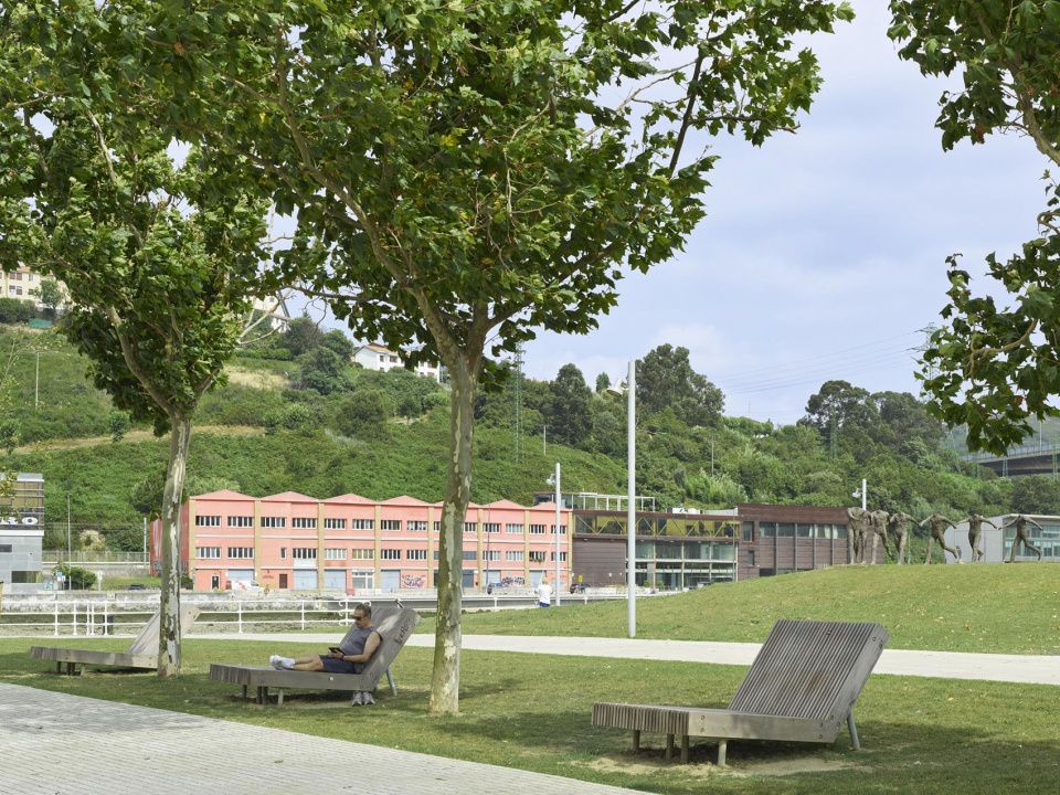 Parque Zamalanda de la ribera del Nervión by Burgos Garrido Arquitectos
