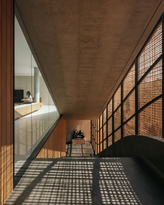 Split Mass Residence by K Thengono Design Studio
