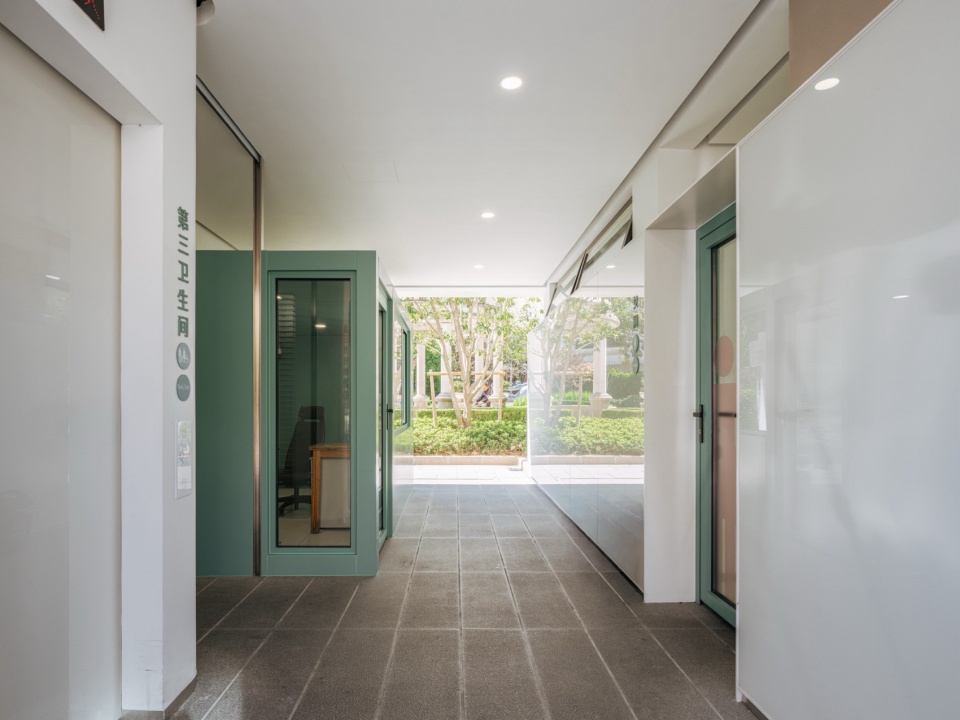 The Xuhui Toilet by VIASCAPE design