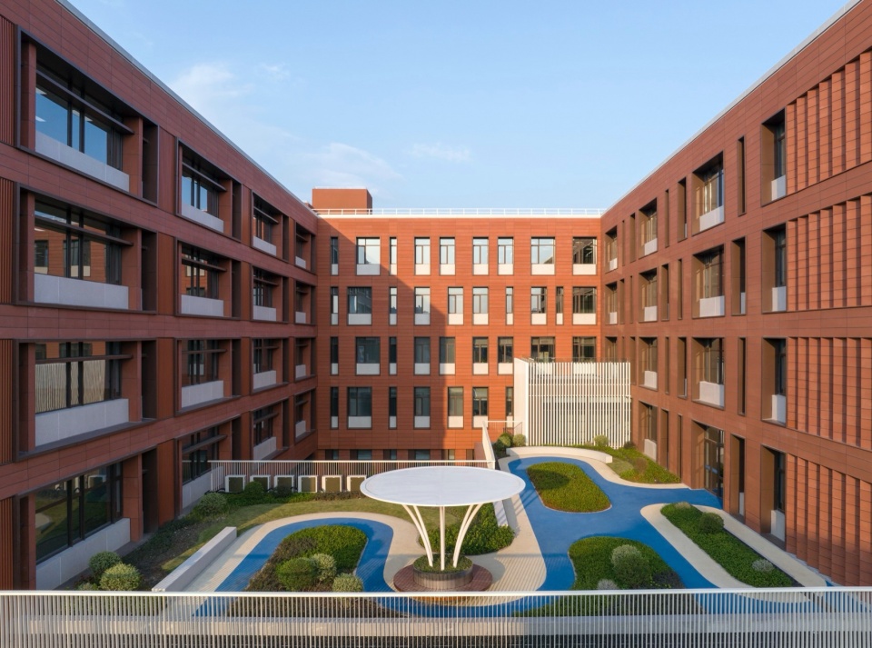A Campus Lifted in Density Shanghai Xuhui Yuannan Middle School