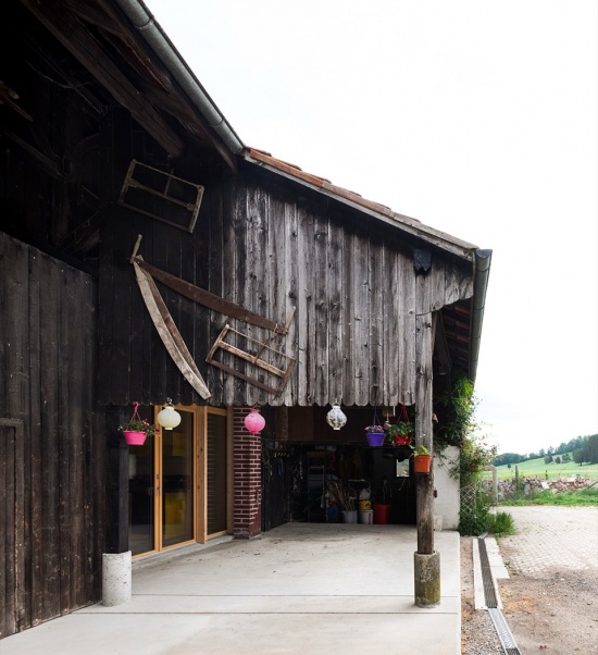 Inhabiting the Stable Bard Yersin Architectes
