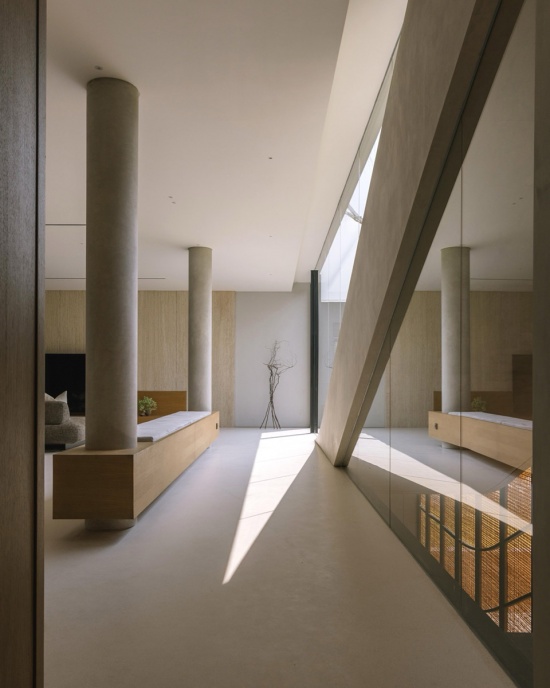 Split Mass Residence by K Thengono Design Studio