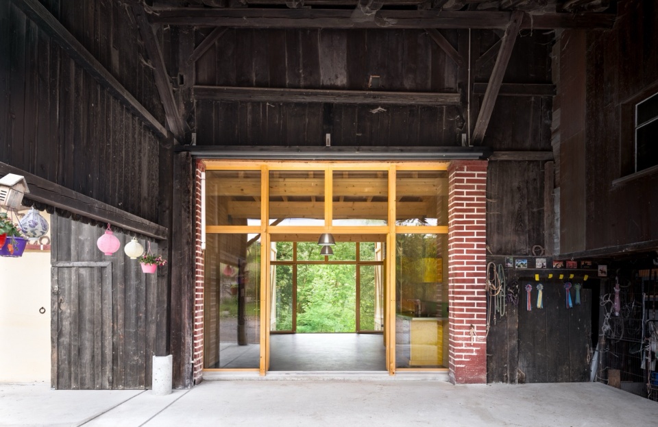 Inhabiting the Stable Bard Yersin Architectes