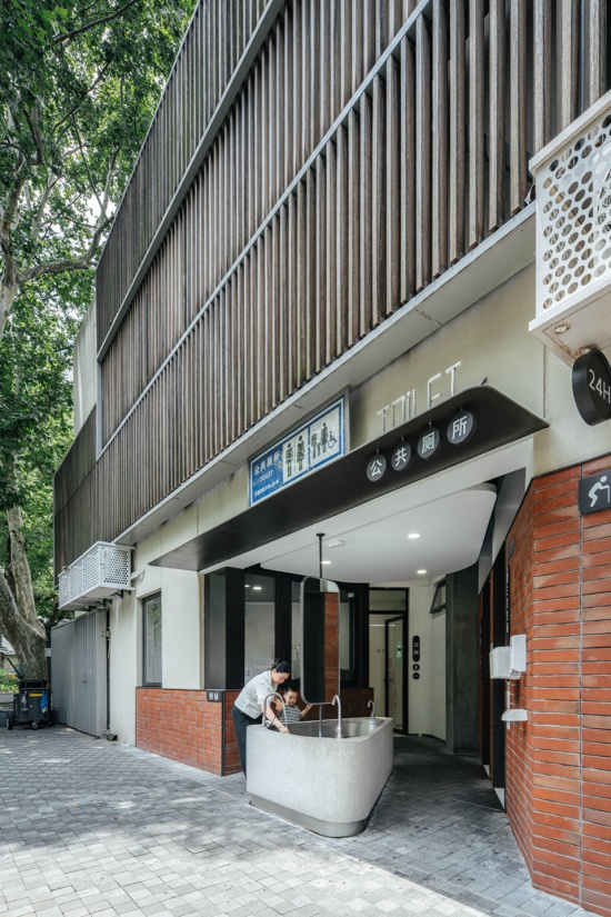 The Xuhui Toilet by VIASCAPE design