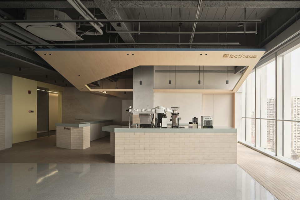a robot space with a human touch by hcch studio