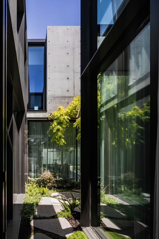 adelaide street house by robert simeoni architects