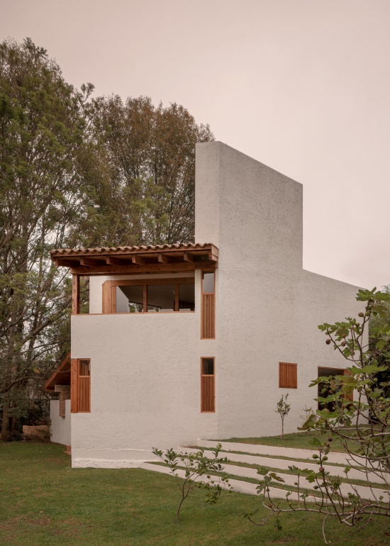面向庭院的住宅外观,the house facing the courtyard
