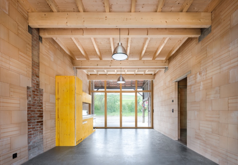 Inhabiting the Stable Bard Yersin Architectes