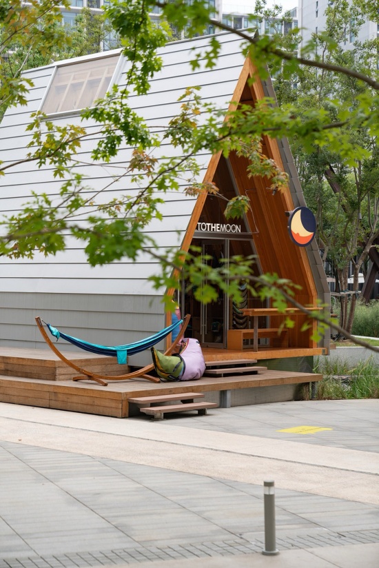 OoEli International Block Renewal Slow Flash Park Project by Kong Architects
