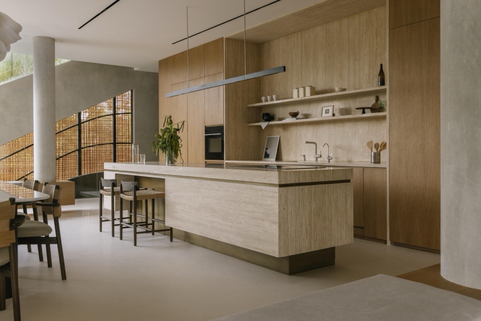 Split Mass Residence by K Thengono Design Studio