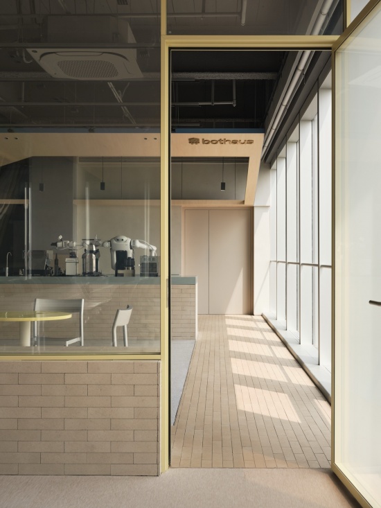a robot space with a human touch by hcch studio