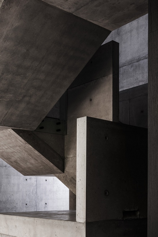 adelaide street house by robert simeoni architects