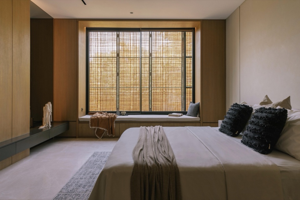 Split Mass Residence by K Thengono Design Studio
