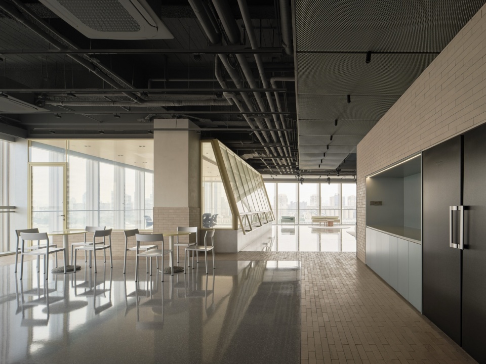 a robot space with a human touch by hcch studio