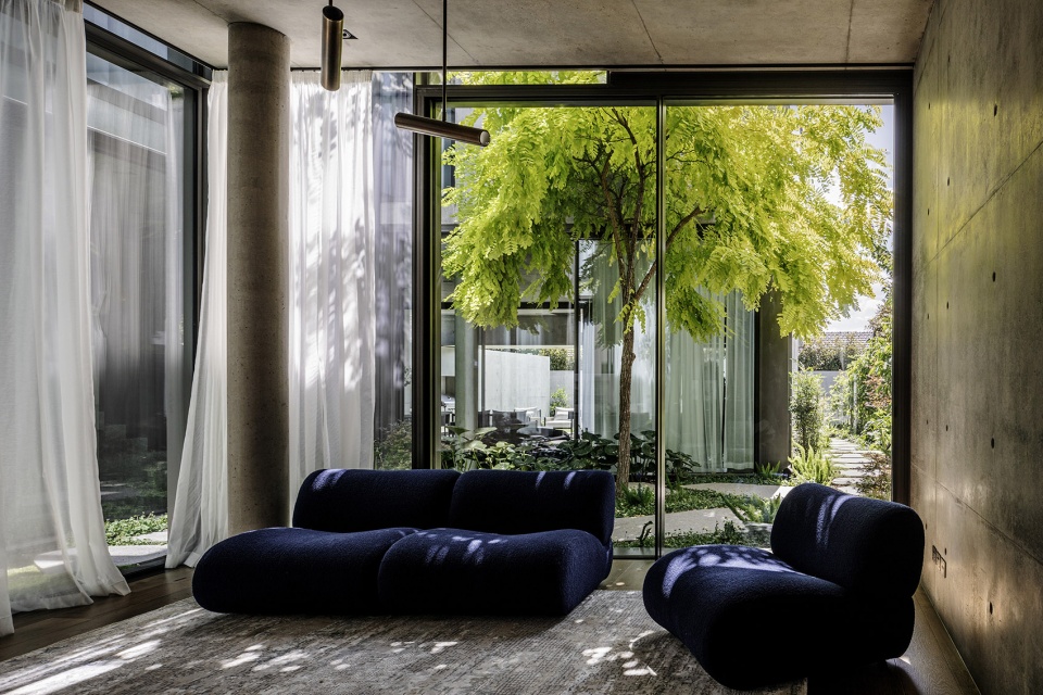 adelaide street house by robert simeoni architects