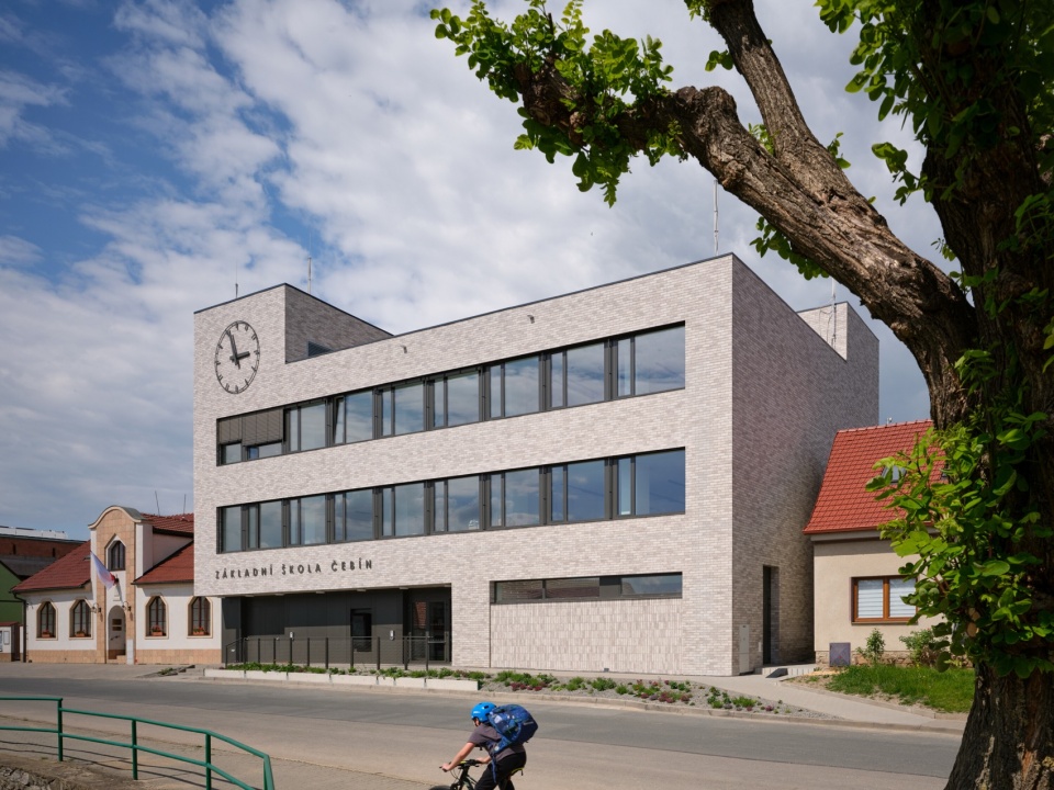 cebin primary school by knesl kyncl architekti