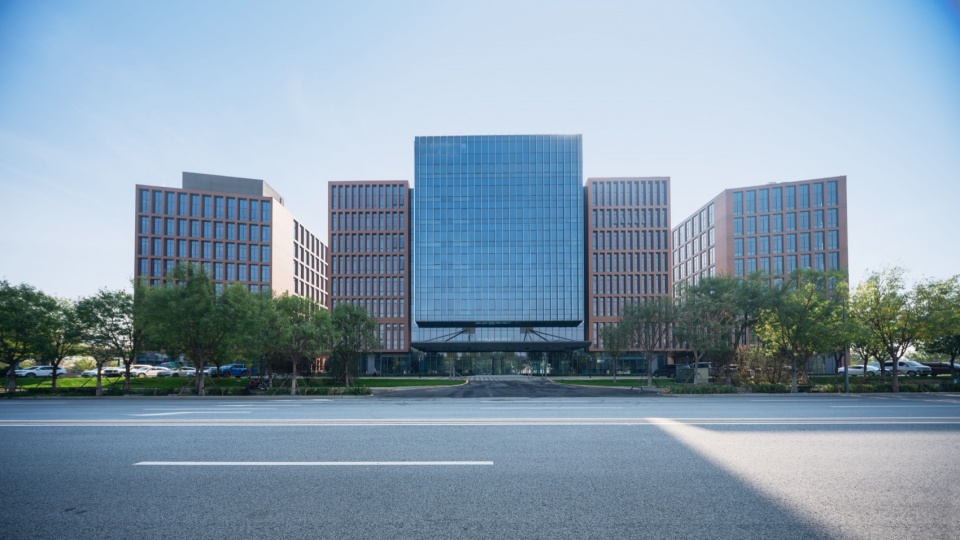 the administrative complex of beijing daxing international airport by ceedi organically permeated design research center