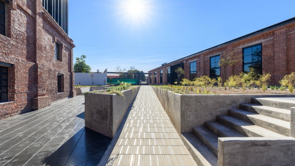 Anden Central by ESTUDIO MONTEVIDEO