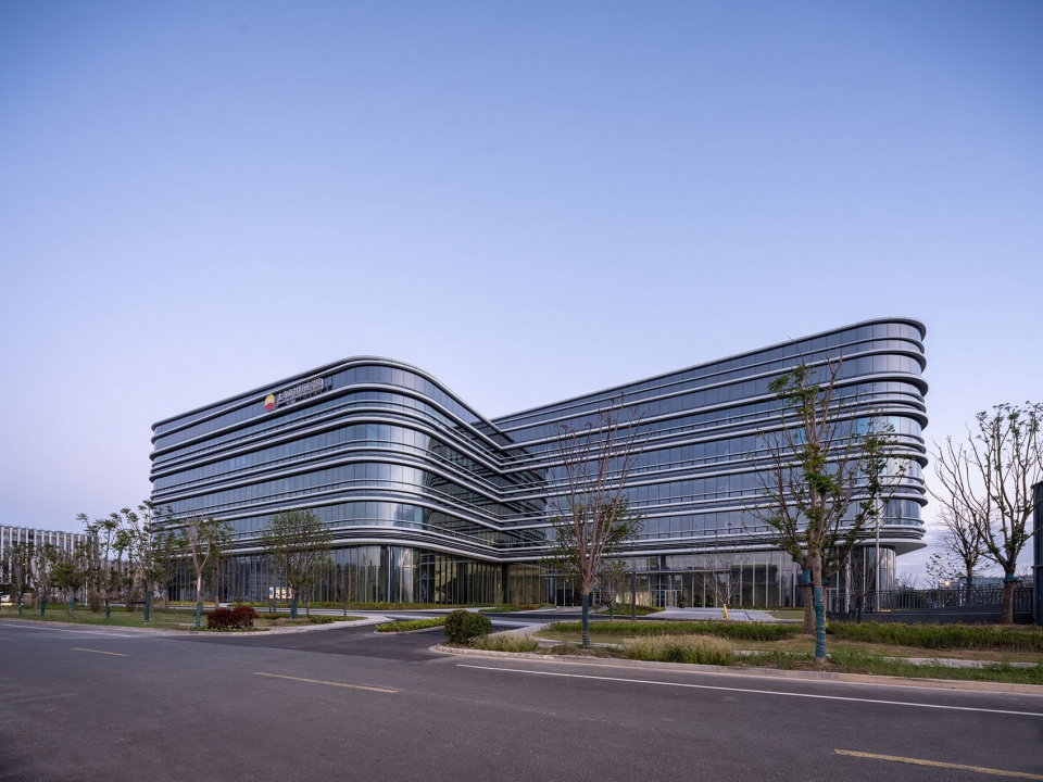 PetroChina Shanghai Advanced Materials Research Institute by PerkinsWill