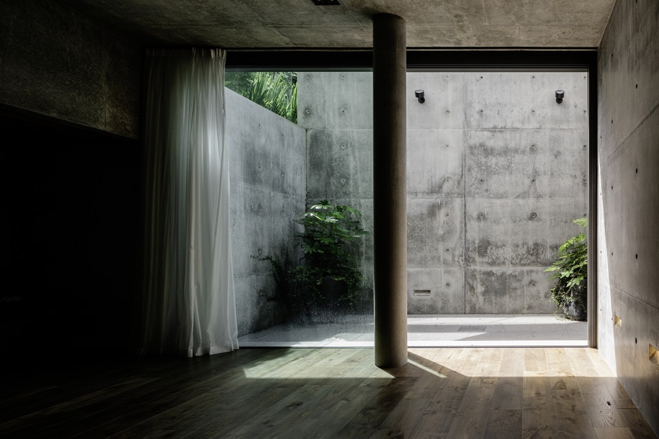 adelaide street house by robert simeoni architects