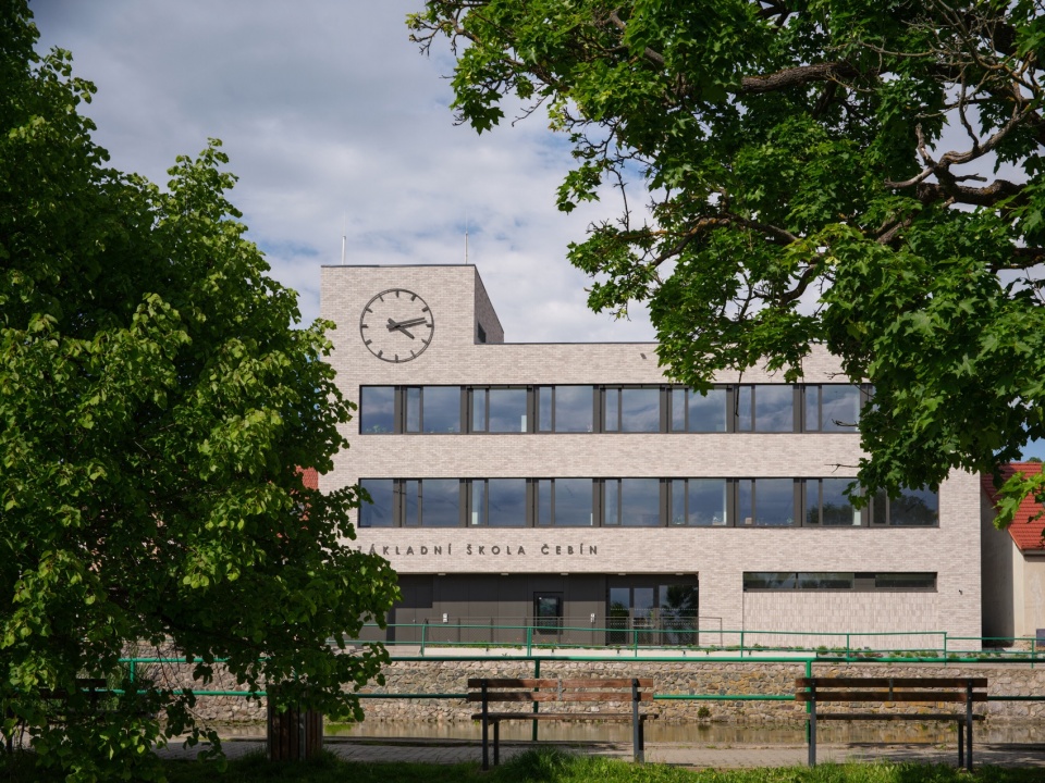cebin primary school by knesl kyncl architekti
