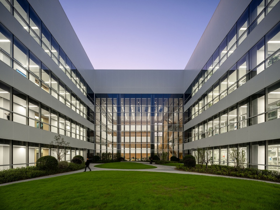PetroChina Shanghai Advanced Materials Research Institute by PerkinsWill