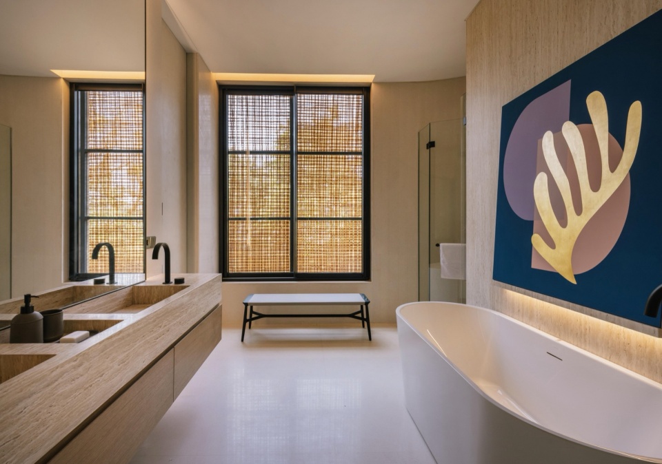 Split Mass Residence by K Thengono Design Studio