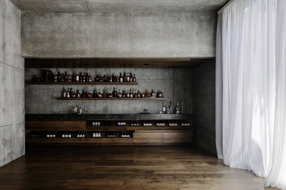 adelaide street house by robert simeoni architects