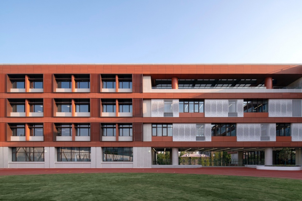 A Campus Lifted in Density Shanghai Xuhui Yuannan Middle School