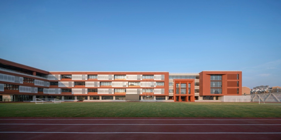 A Campus Lifted in Density Shanghai Xuhui Yuannan Middle School