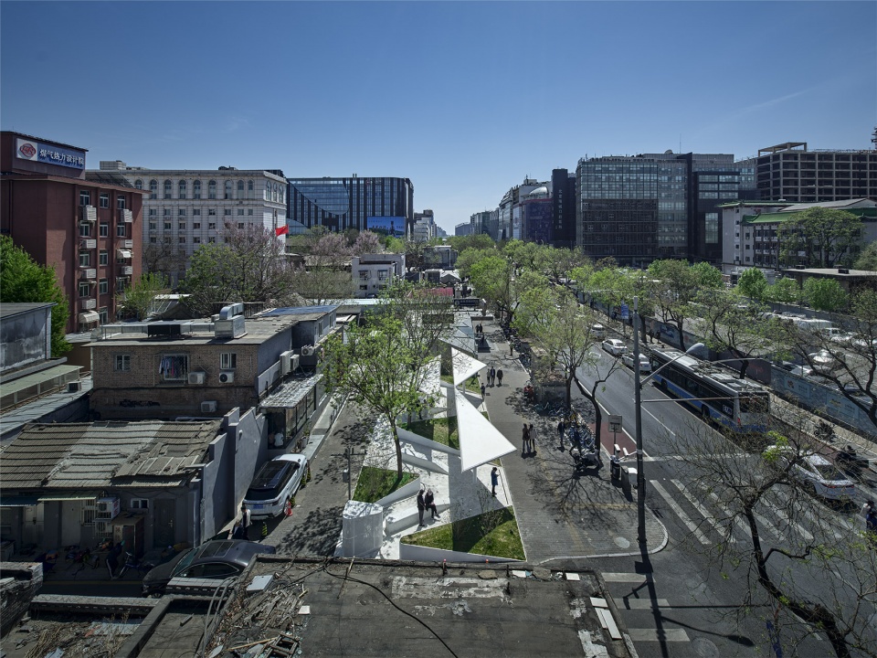 Beijing Lingjing Hutong Subway Exit Pocket Park by BAZUO Architecture Studio 拷贝