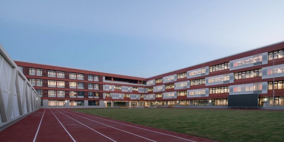A Campus Lifted in Density Shanghai Xuhui Yuannan Middle School